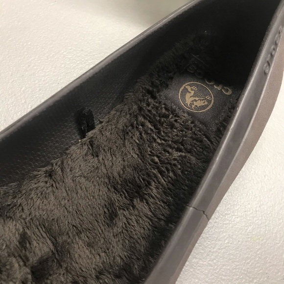 Crocs Flat Shoe Gray Faux Fur Sole Inside DEFECT - Picture 2 of 6